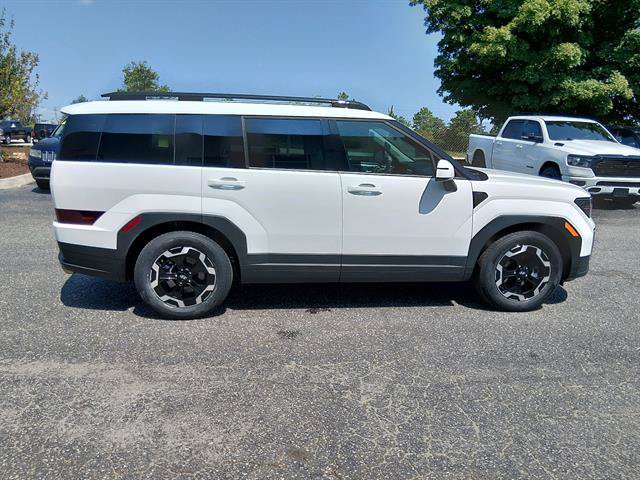 Used 2025 Hyundai Santa Fe SEL FWD image 2