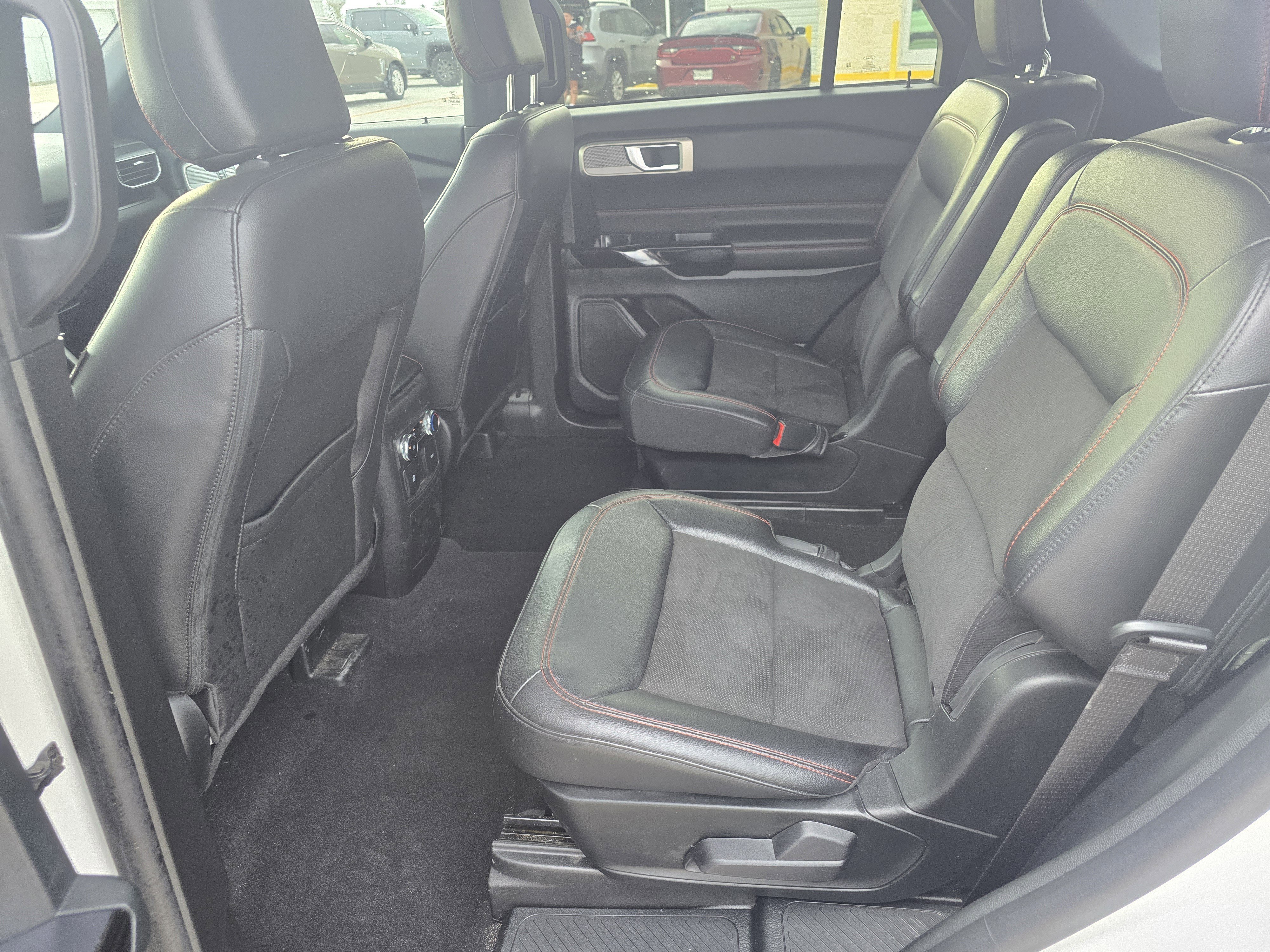 Used 2024 Ford Explorer ST-Line w/ Class IV Trailer Tow Package image 11