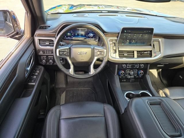 Used 2023 Chevrolet Suburban Z71 w/ Luxury Package AWD/4WD image 18