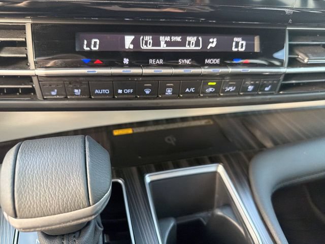 Certified 2024 Toyota Sienna Platinum FWD image 22