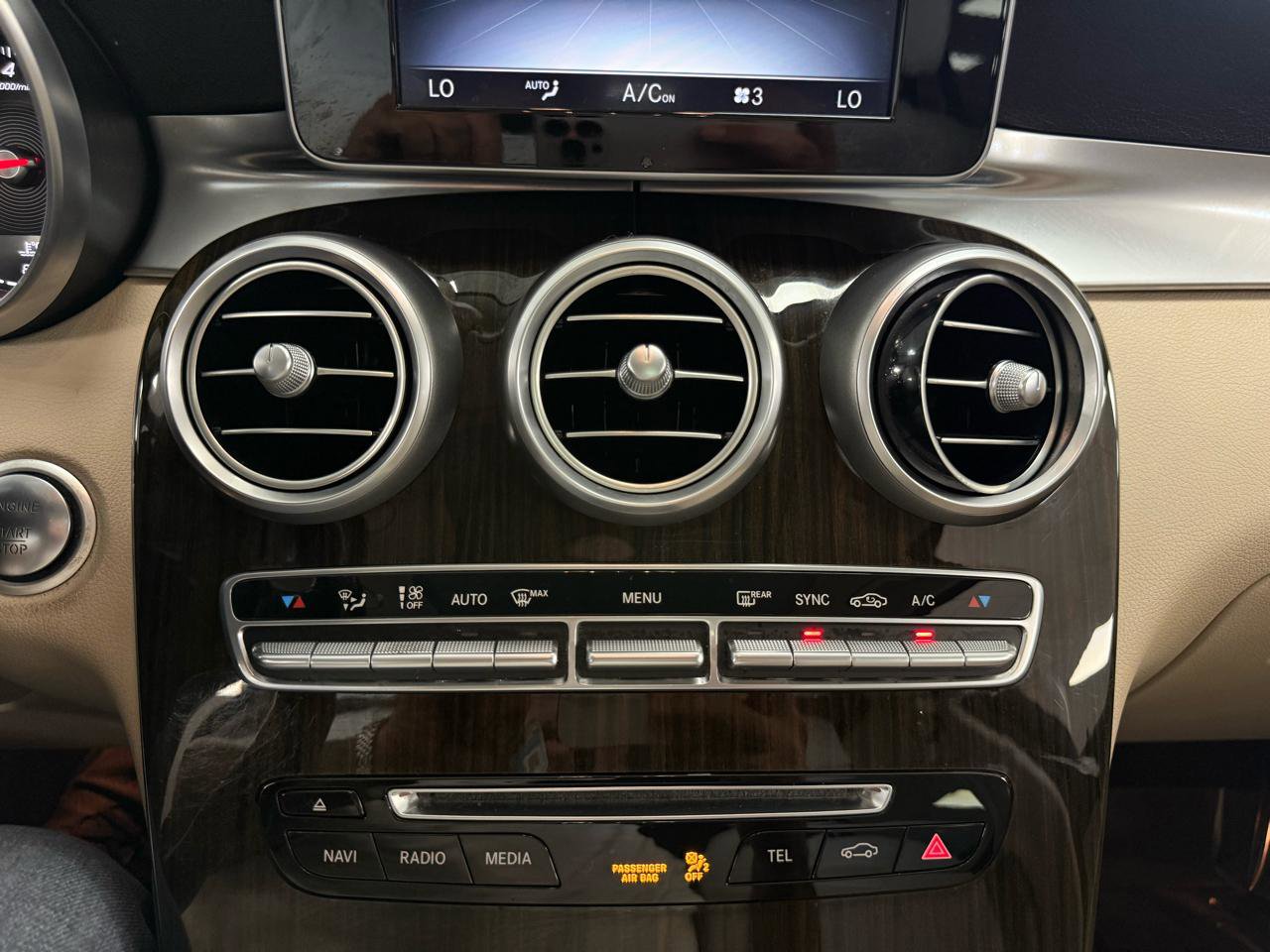 Used 2017 Mercedes-Benz GLC 300 4MATIC image 17