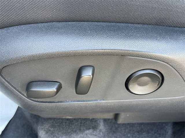 Used 2025 Chevrolet Traverse LT image 12