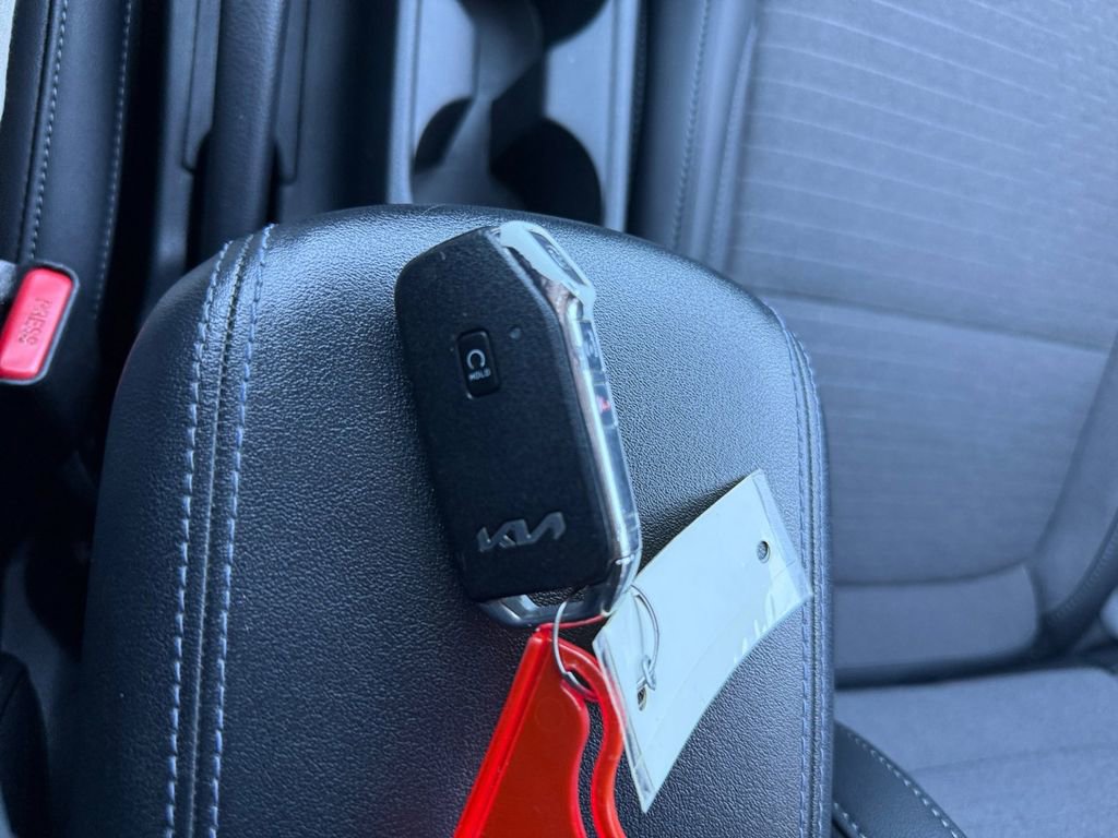 Certified 2023 Kia Seltos S image 32