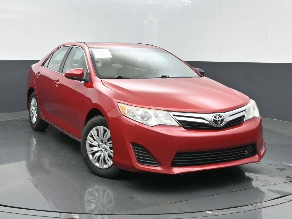 Used 2014 Toyota Camry LE FWD image 2