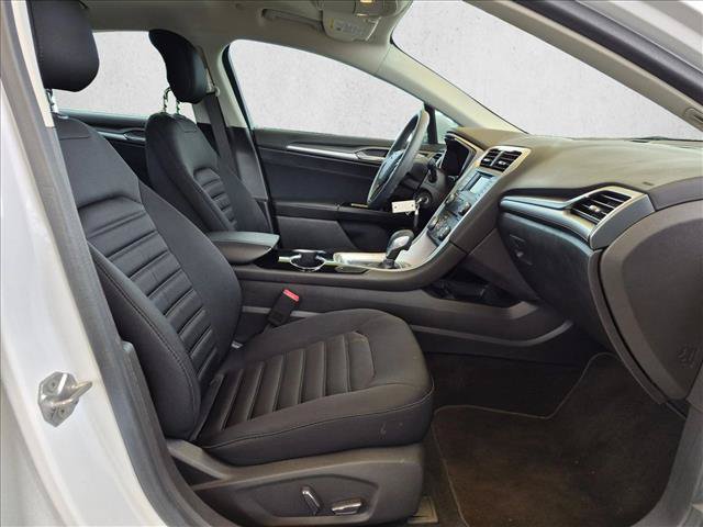 Used 2015 Ford Fusion SE FWD image 19