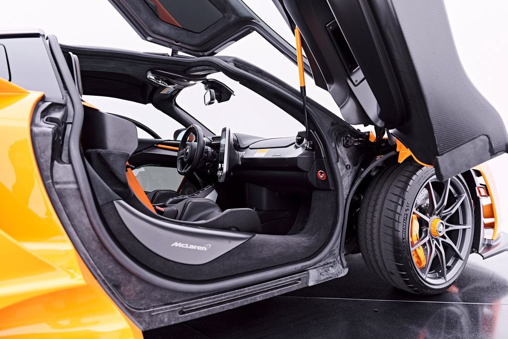 Used 2019 McLaren Senna RWD image 56