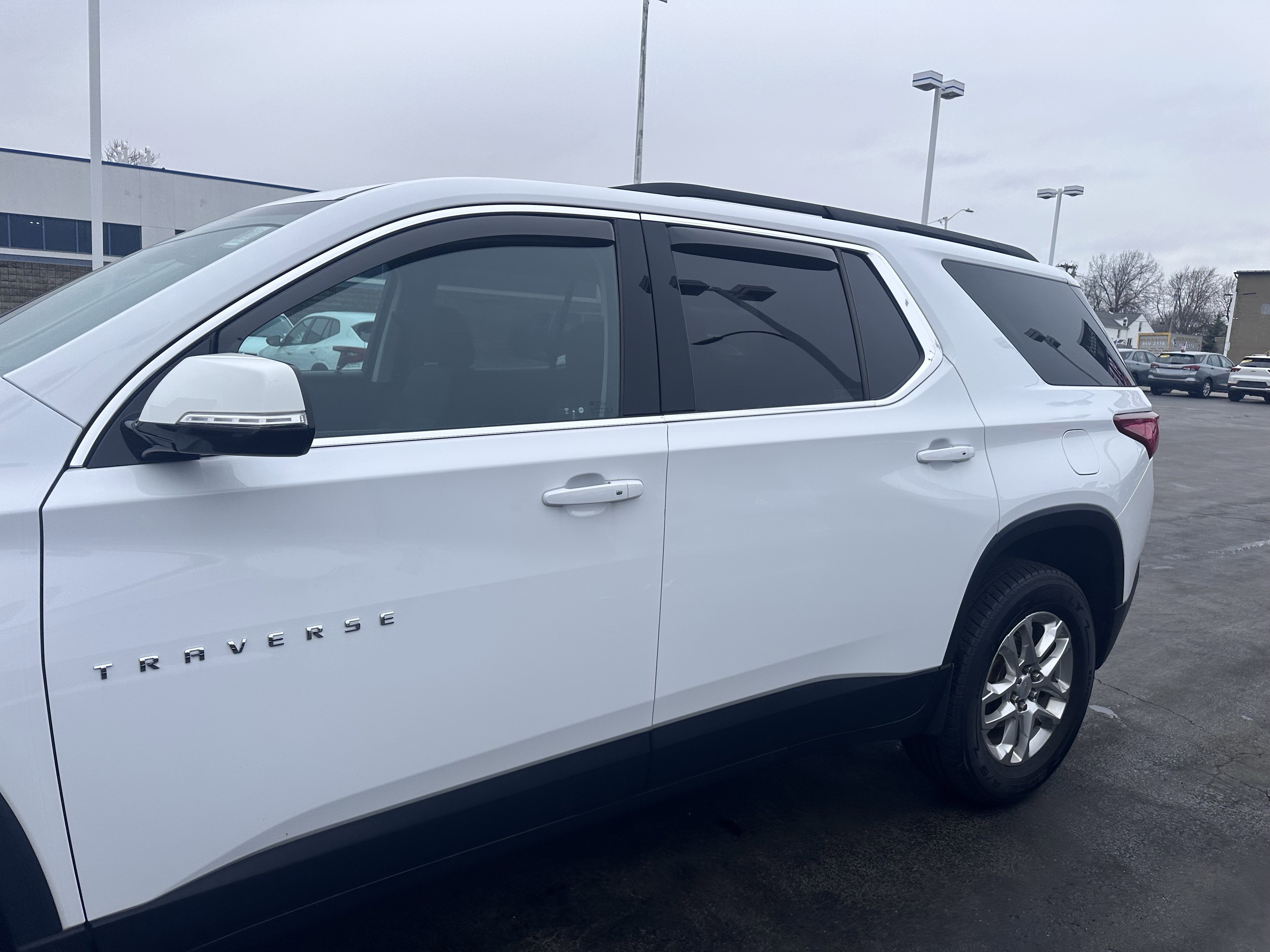 Used 2020 Chevrolet Traverse LT image 5