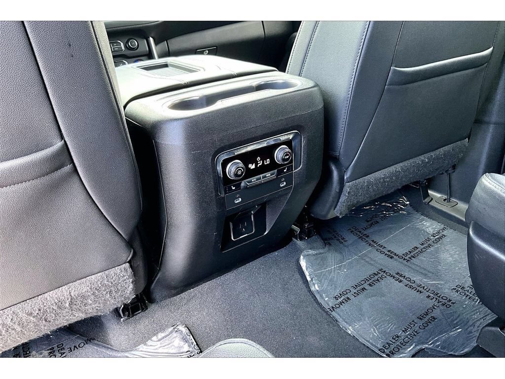 Used 2022 Chevrolet Tahoe Z71 w/ Luxury Package AWD/4WD image 10