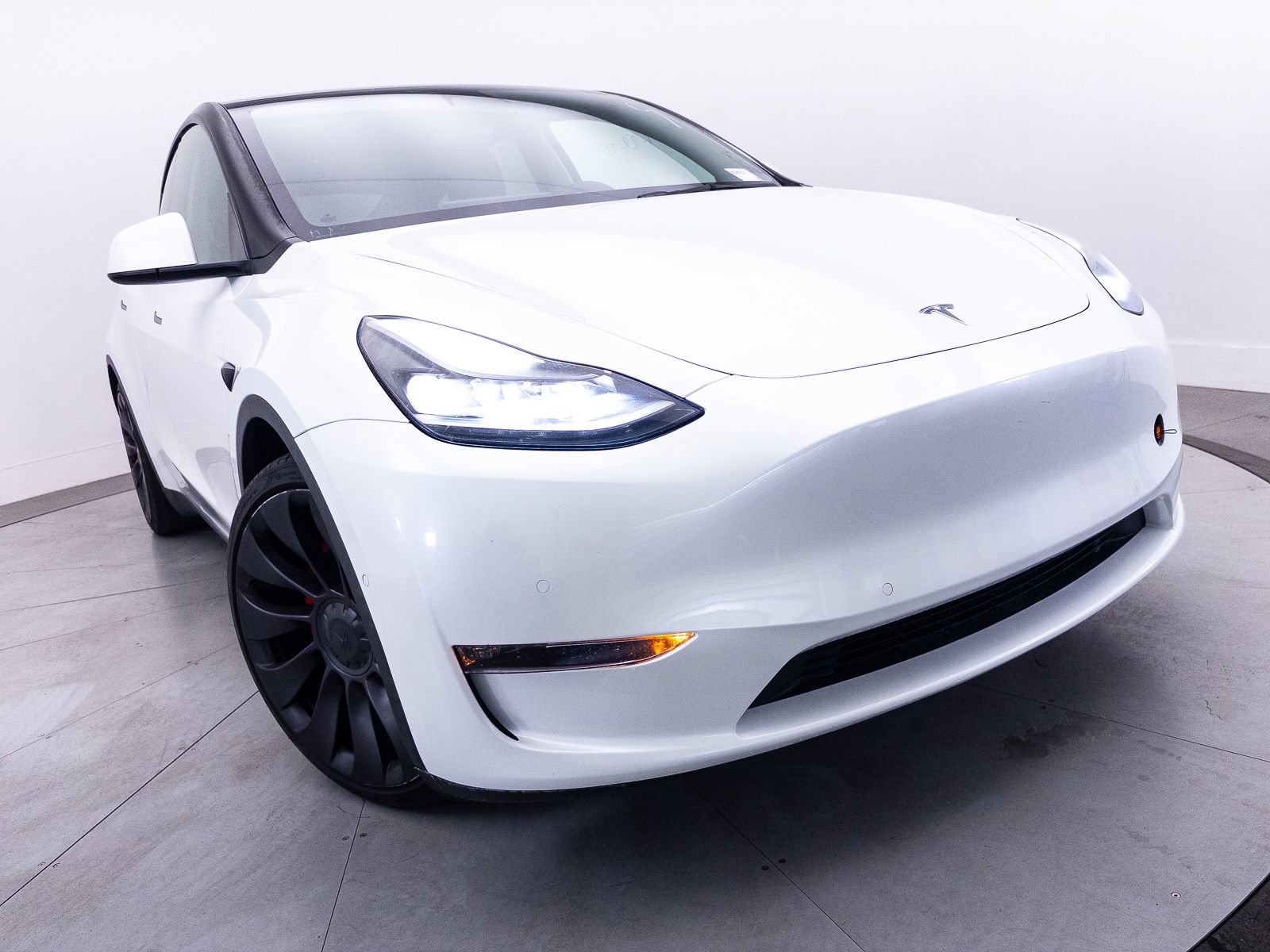 Used 2021 Tesla Model Y Performance AWD/4WD image 3