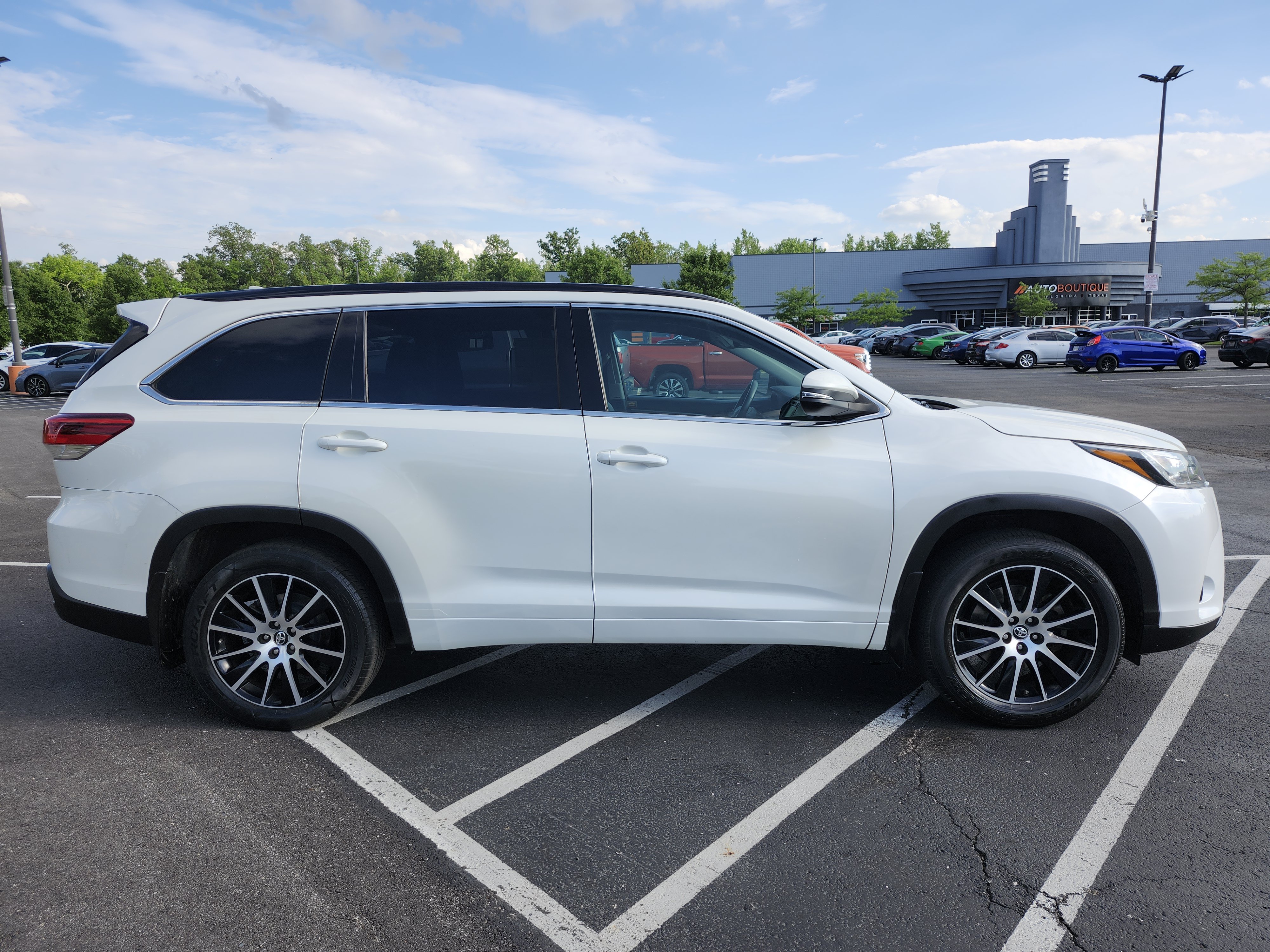 Used 2018 Toyota Highlander SE AWD/4WD image 19