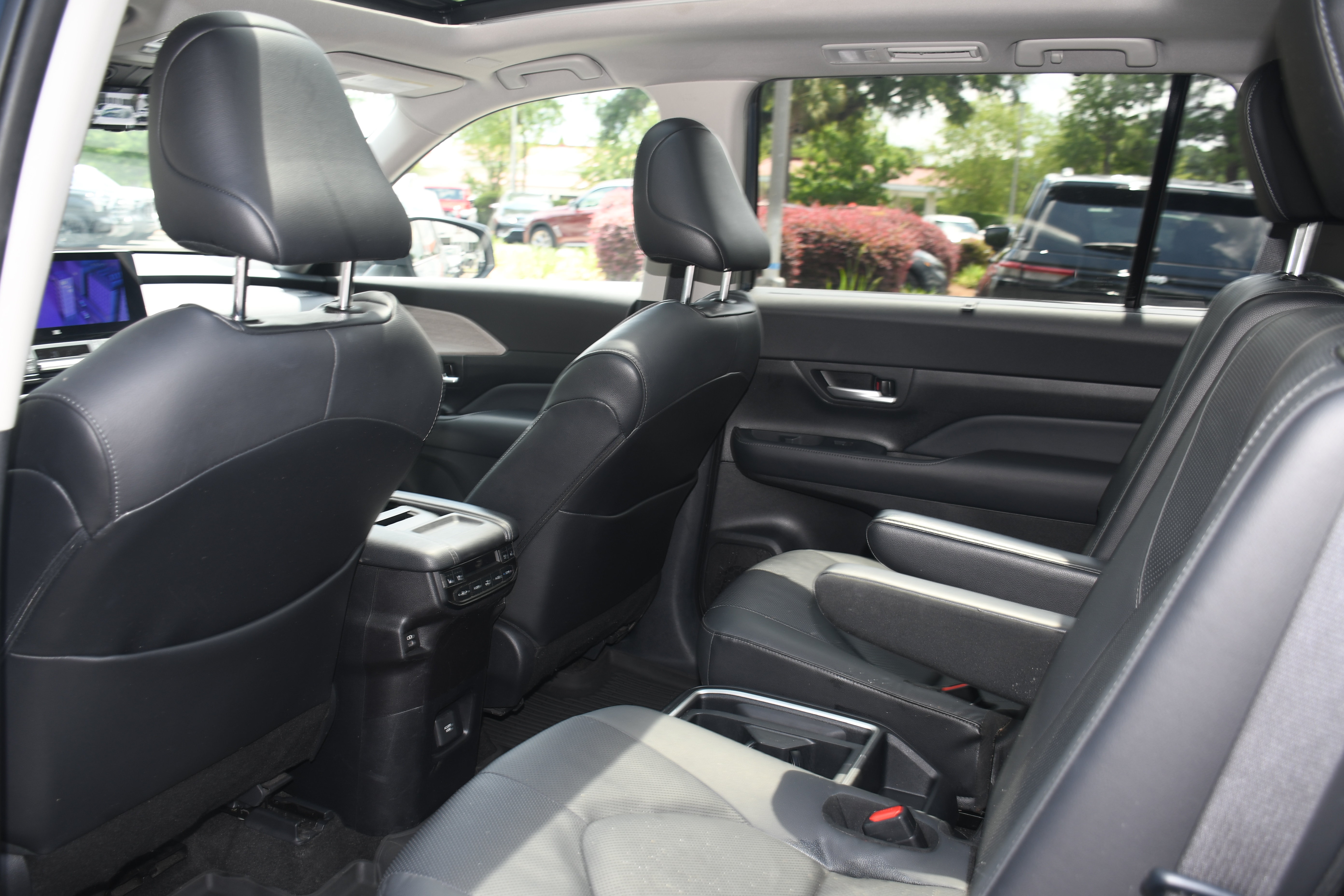 Certified 2024 Toyota Grand Highlander AWD image 17