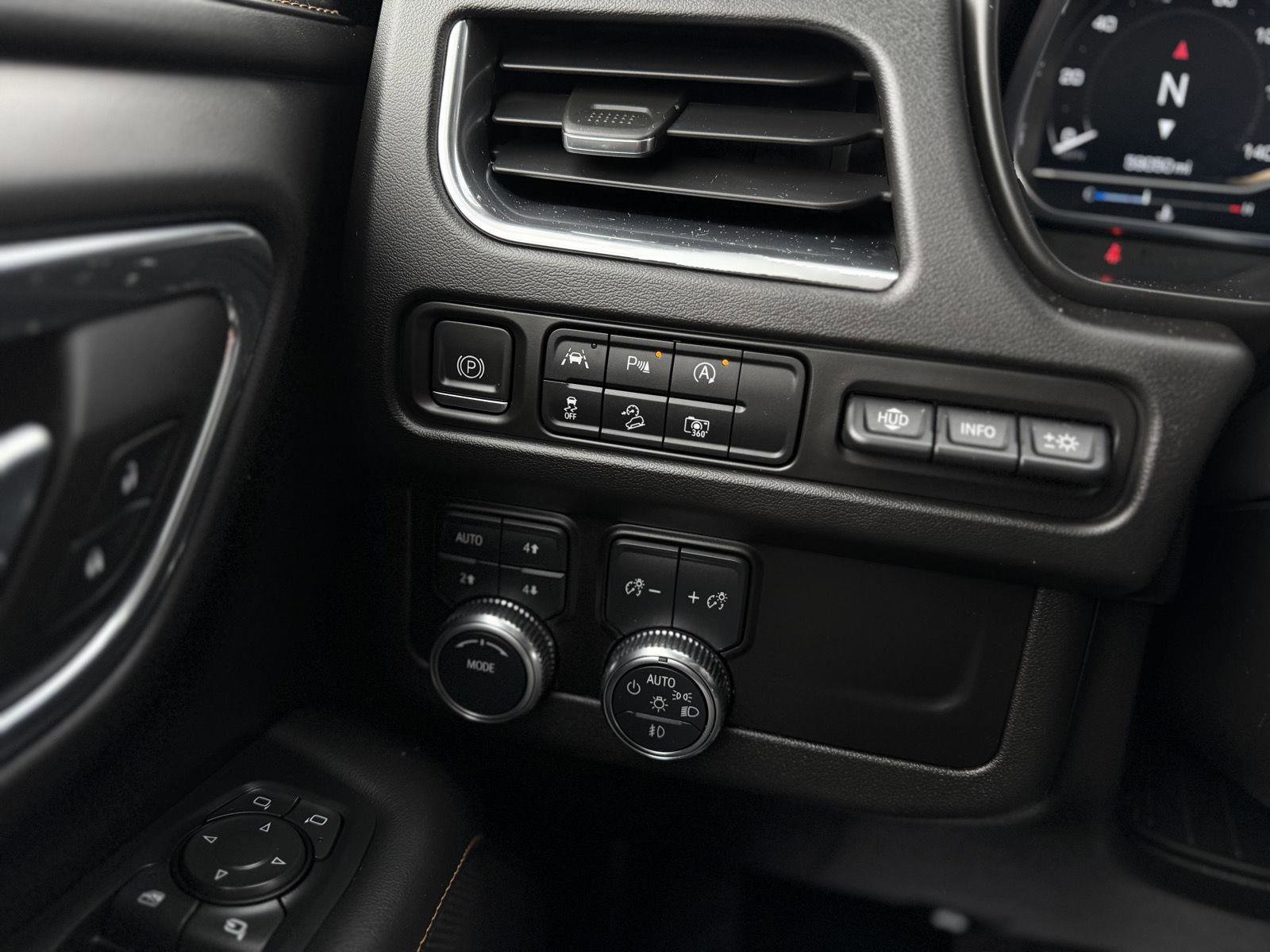 Certified 2023 GMC Yukon XL AT4 w/ AT4 Premium Package AWD/4WD image 23