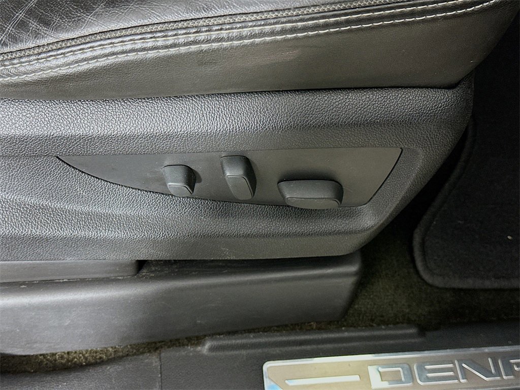 Used 2017 GMC Yukon XL Denali w/ Open Road Package image 24