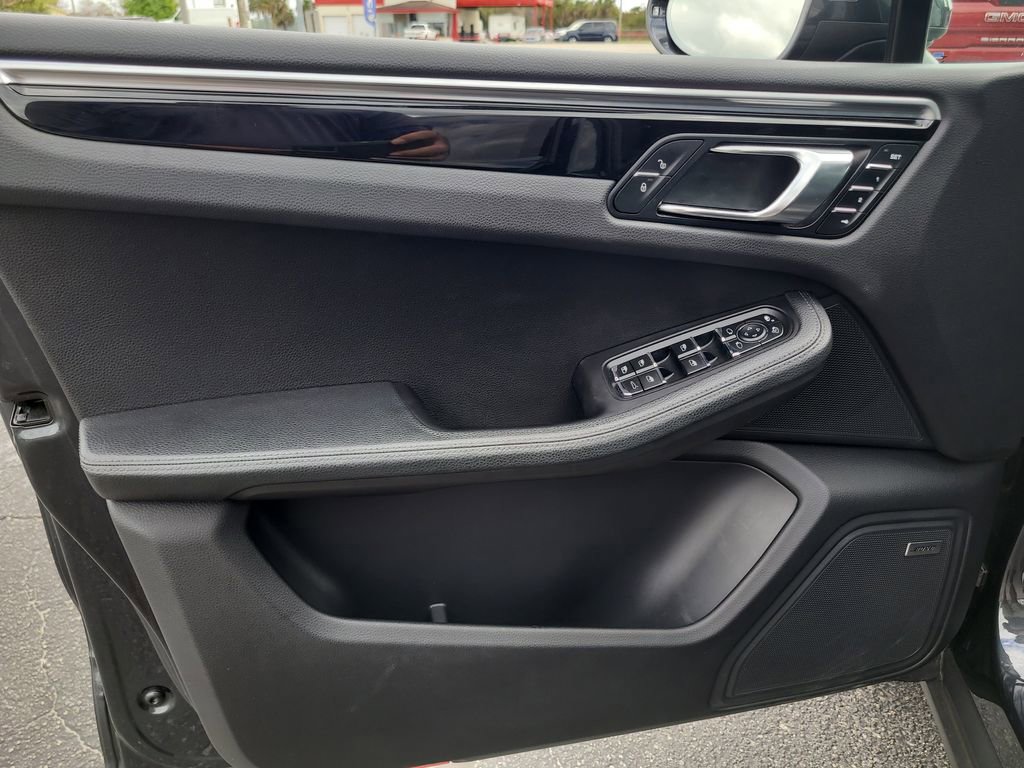 Used 2018 Porsche Macan image 14