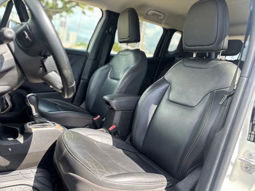 Used 2017 Jeep Renegade Limited image 8