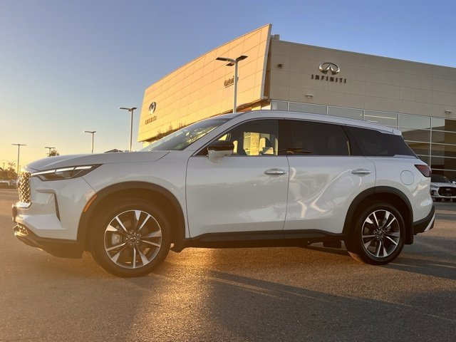 Certified 2025 INFINITI QX60 Luxe w/ Vision Package image 2