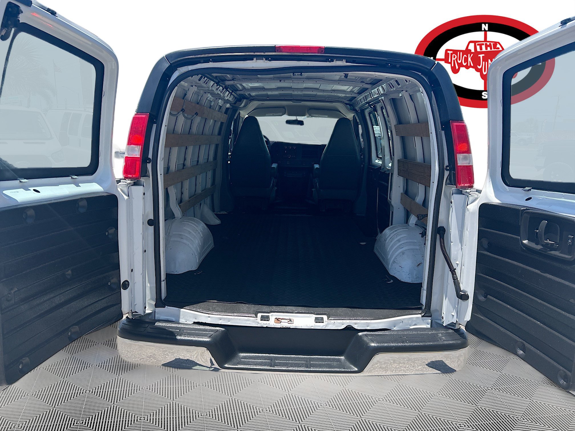 Used 2023 GMC Savana 2500 w/ Driver Convenience Package RWD image 22