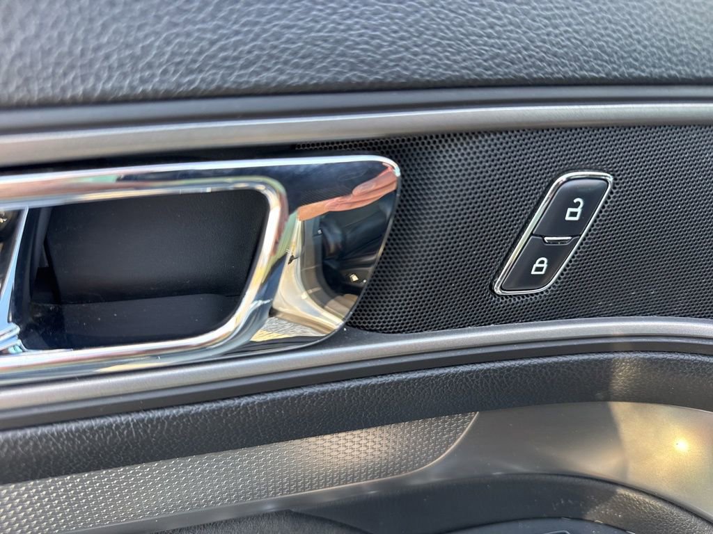 Used 2018 Ford Explorer XLT w/ Equipment Group 202A image 22