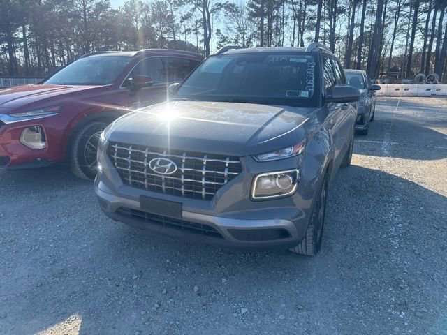 Used 2023 Hyundai Venue SEL image 3