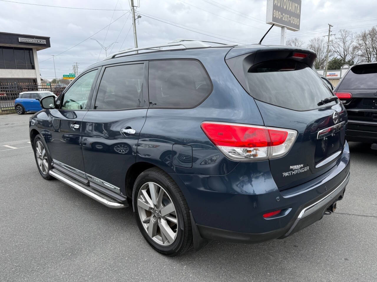 Used 2013 Nissan Pathfinder FWD image 5