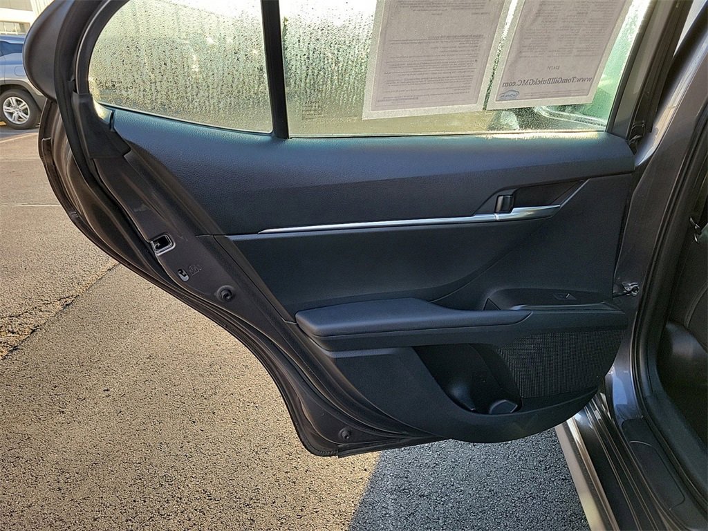 Used 2023 Toyota Camry SE image 13