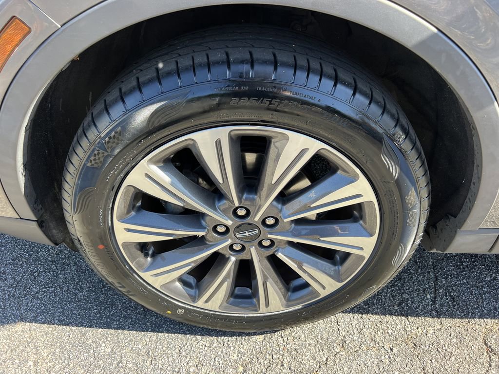 Used 2021 Lincoln Corsair Reserve w/ Equipment Group 201A image 9