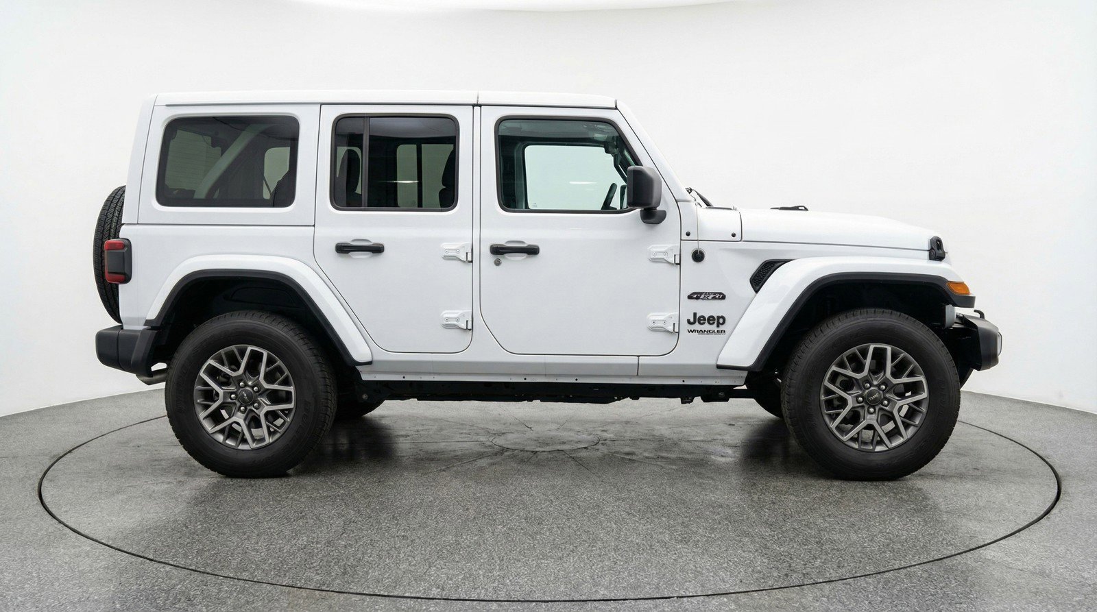 Used 2025 Jeep Wrangler Sahara image 11