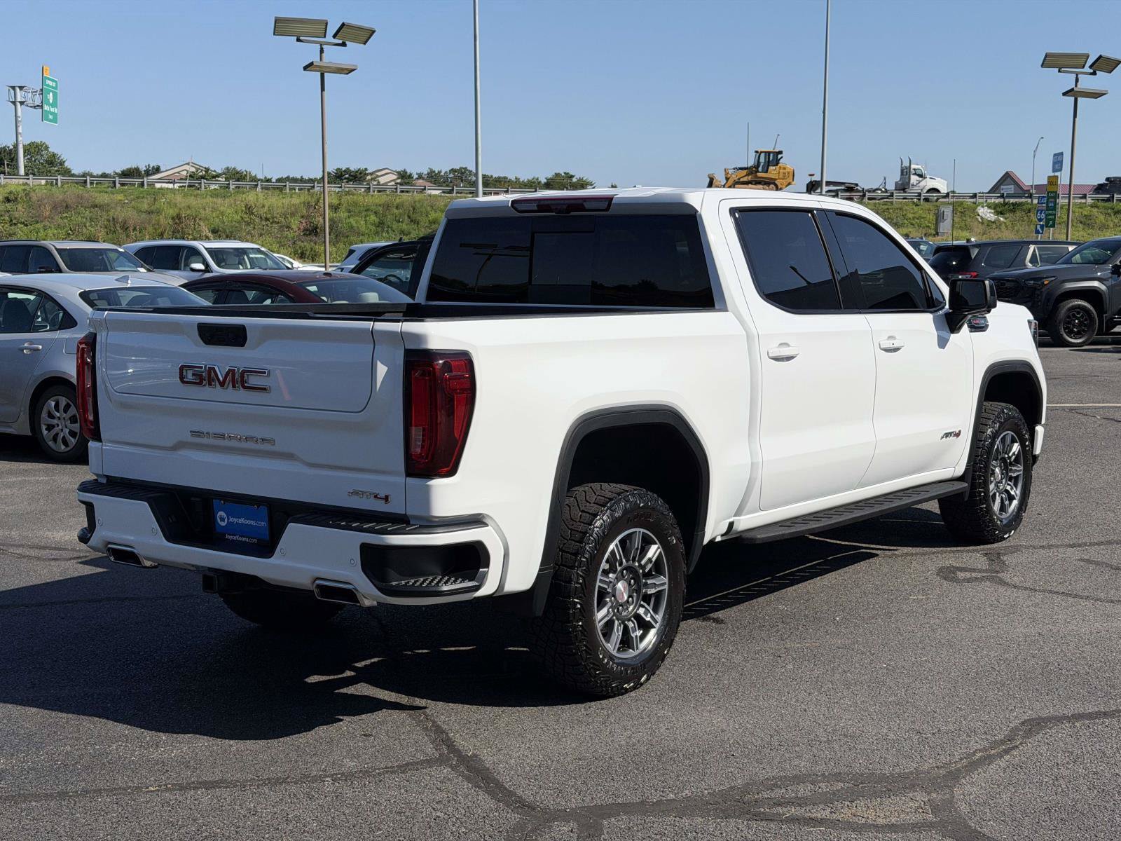 Used 2024 GMC Sierra 1500 AT4 w/ Technology Package AWD/4WD image 2