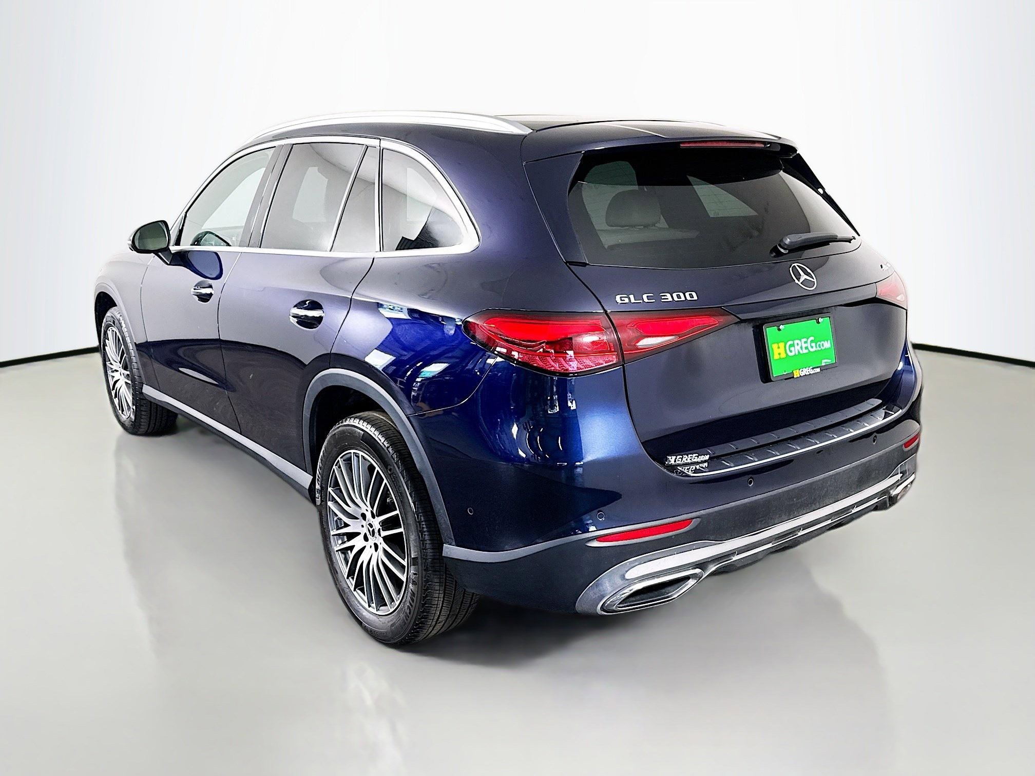 Used 2023 Mercedes-Benz GLC 300 4MATIC w/ Exclusive Trim Package image 7