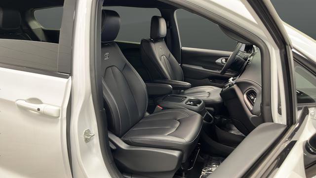 Used 2024 Chrysler Pacifica Limited FWD image 22