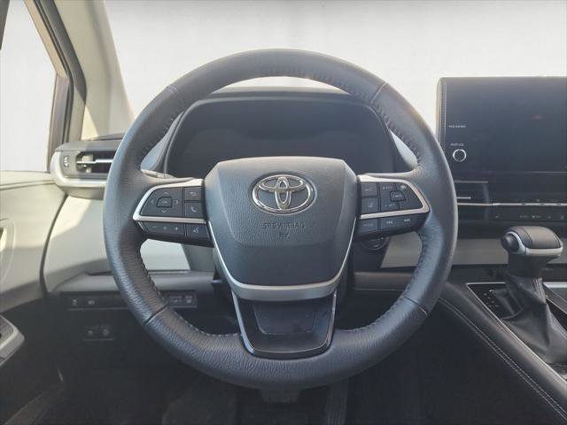 Certified 2025 Toyota Sienna XLE image 12