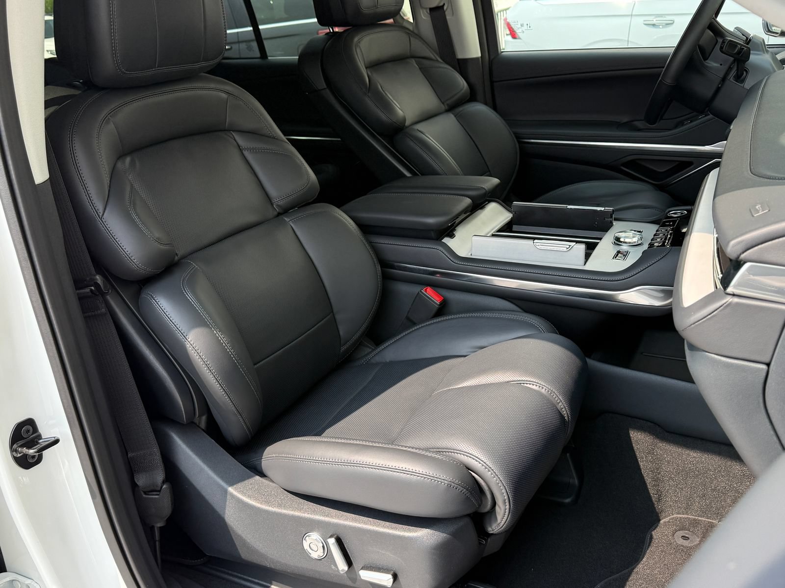 New 2027 Lincoln Navigator L Premier AWD/4WD image 11
