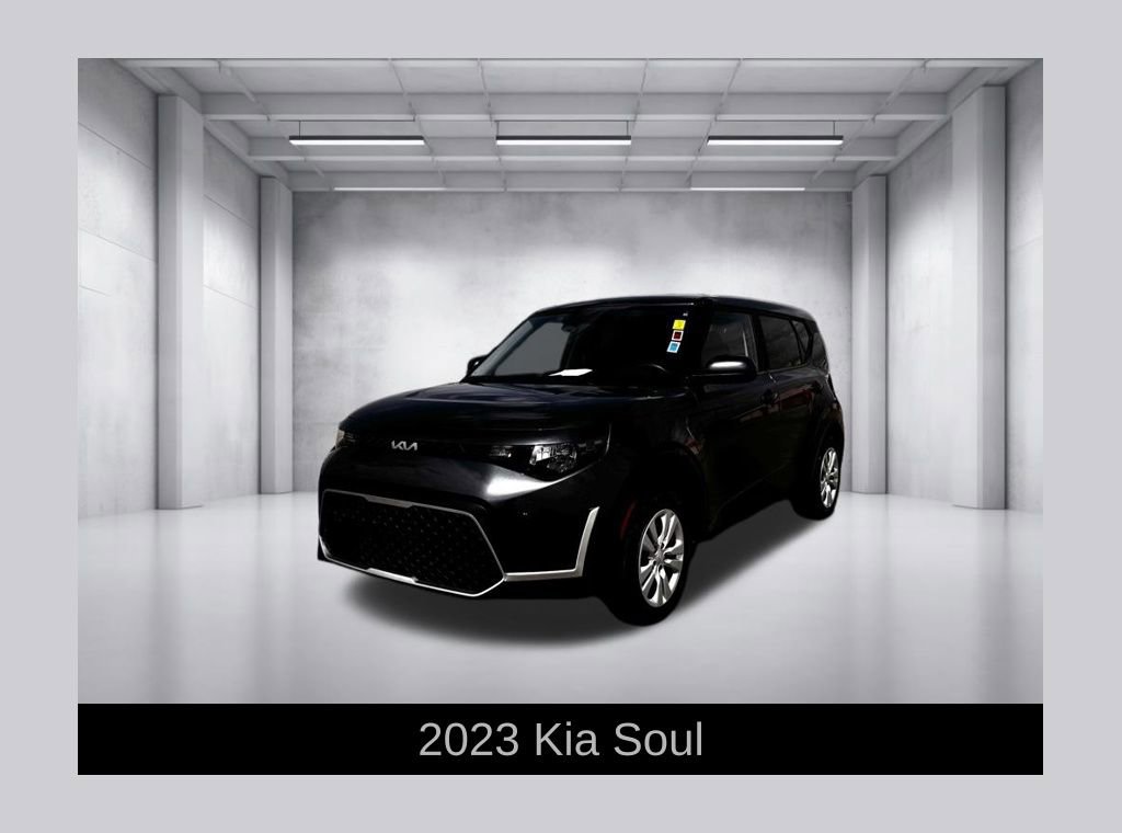 Used 2023 Kia Soul LX FWD image 1
