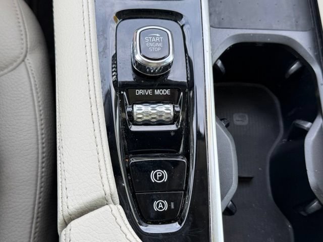 Used 2021 Volvo XC90 T5 Momentum FWD image 23