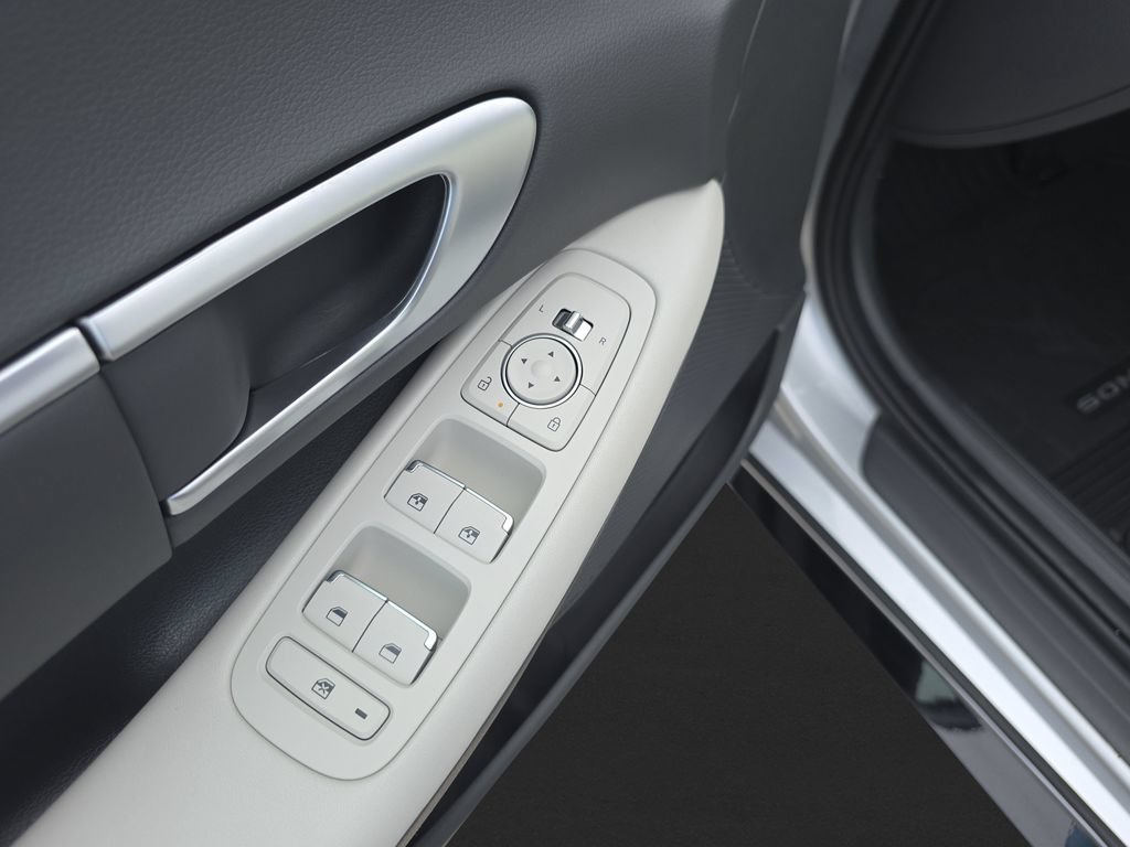 Certified 2025 Hyundai Sonata SEL FWD image 17