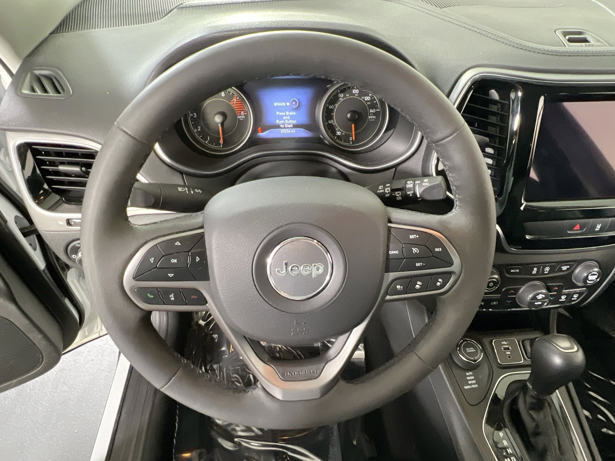 Used 2022 Jeep Cherokee Limited image 11