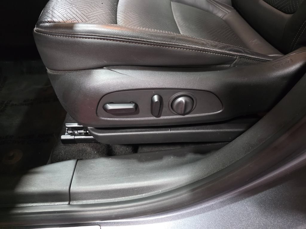Used 2020 Buick Encore GX Essence w/ Experience Buick Package AWD/4WD image 13
