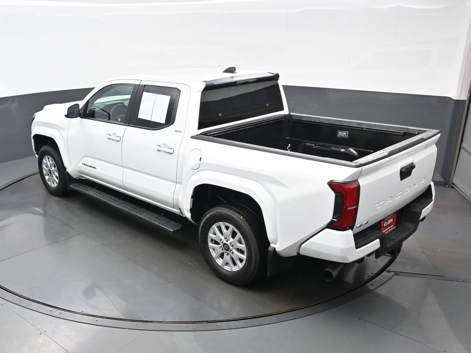 Used 2025 Toyota Tacoma SR5 AWD/4WD image 38