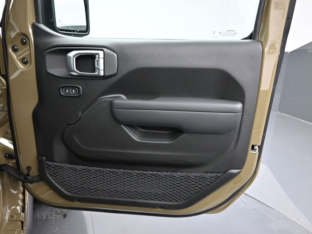 Certified 2025 Jeep Wrangler Unlimited Rubicon w/ Technology Group image 17