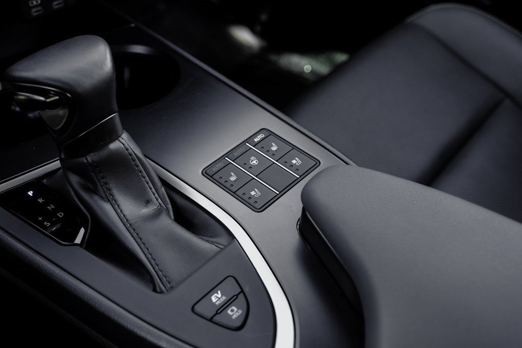 Used 2023 Lexus UX 250h FWD w/ Premium Package image 27