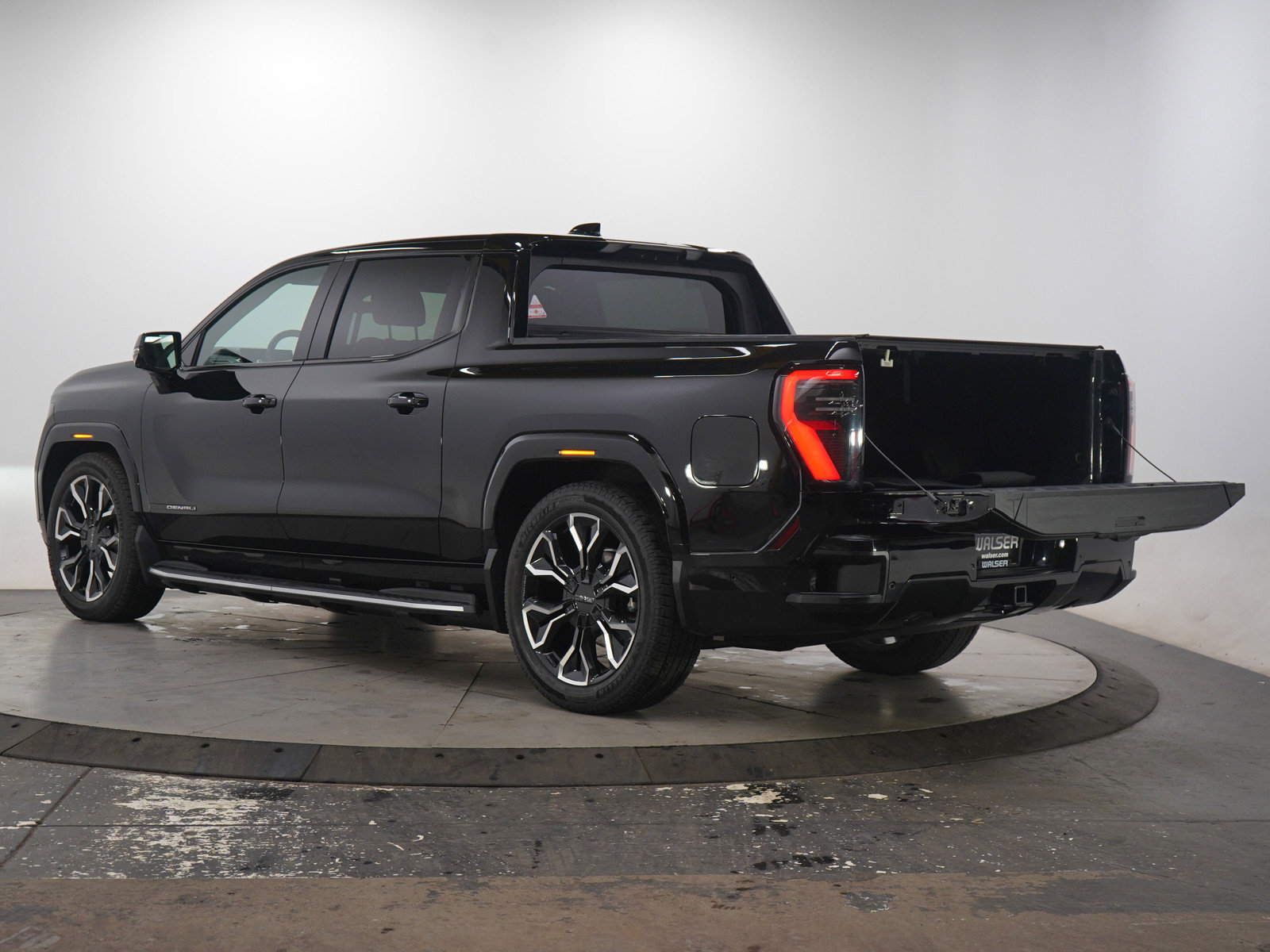 Used 2025 GMC Sierra EV Denali image 9