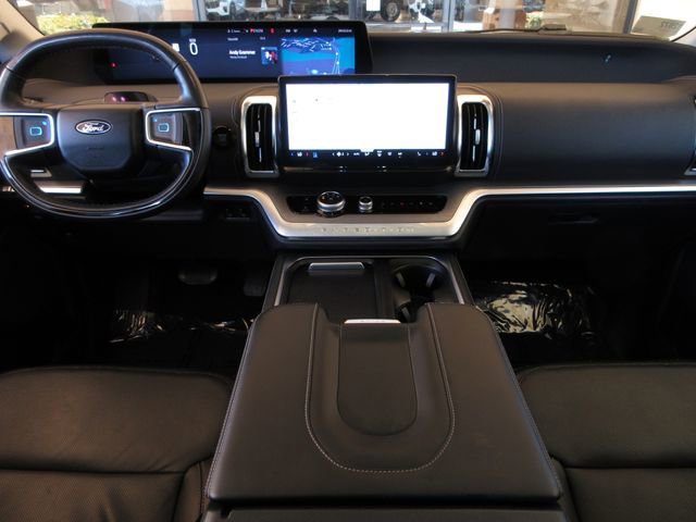 Certified 2025 Ford Expedition Max Platinum image 18