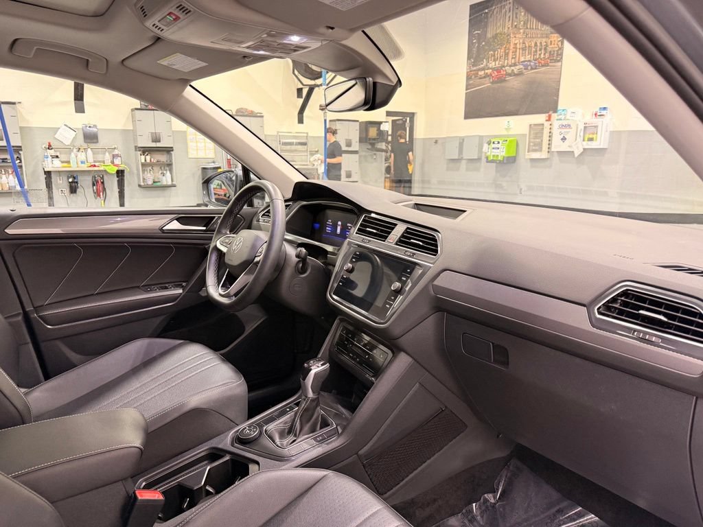 Used 2023 Volkswagen Tiguan SE w/ Panoramic Sunroof Package AWD/4WD image 29