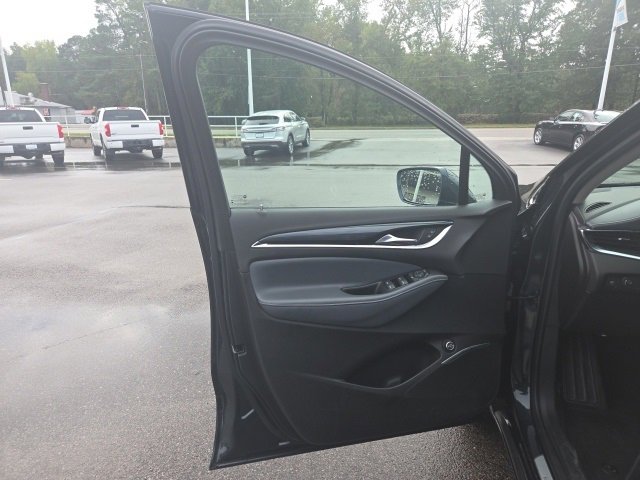 Used 2018 Buick Enclave Essence image 9