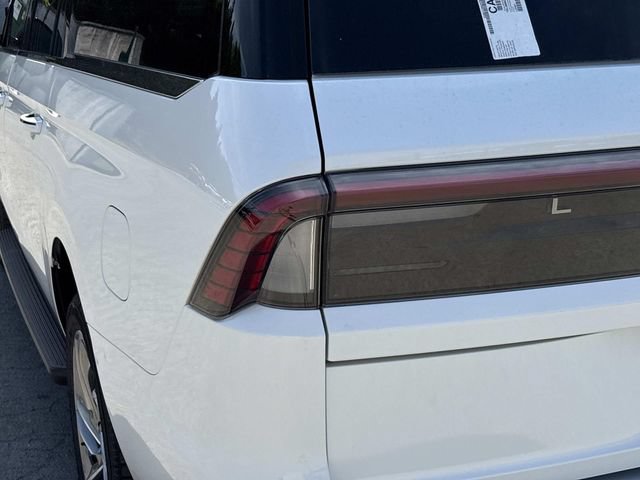 New 2026 Lincoln Navigator L Premier AWD/4WD image 11