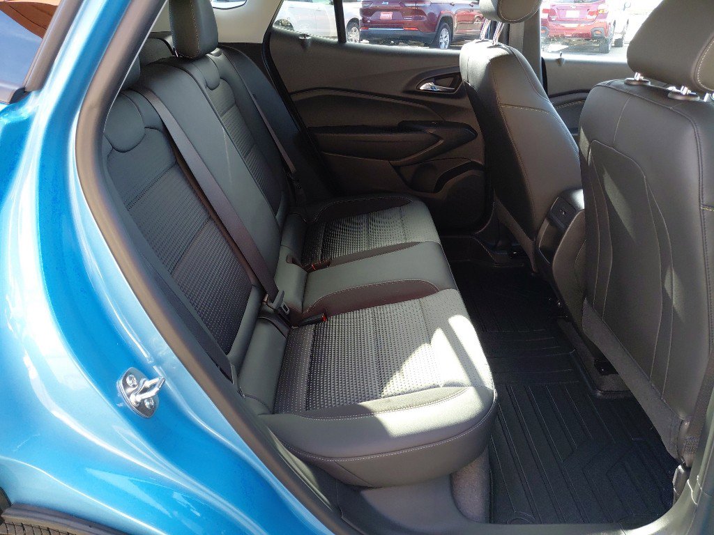 Used 2025 Chevrolet Trax LT image 11