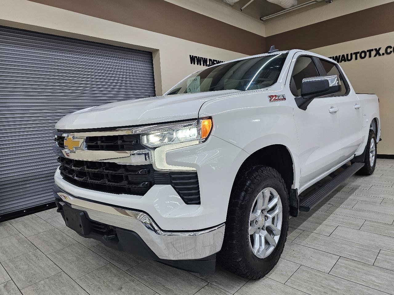Used 2023 Chevrolet Silverado 1500 LT w/ Z71 Off-Road Package AWD/4WD image 2