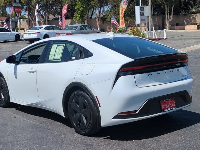 Used 2024 Toyota Prius LE FWD image 11