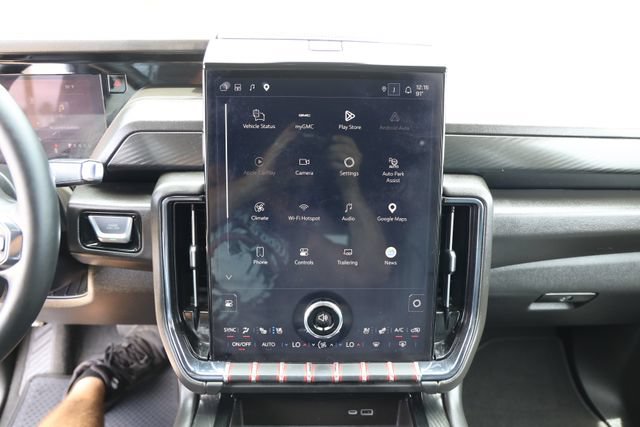 Used 2025 GMC Yukon AT4 AWD/4WD image 19