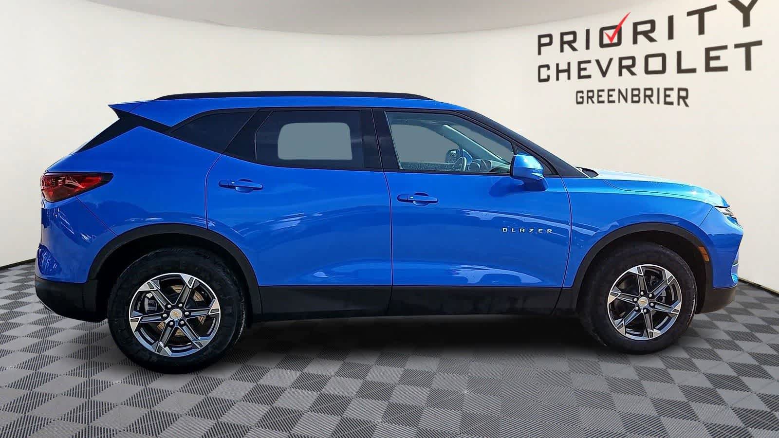 Used 2025 Chevrolet Blazer LT w/ Convenience Package FWD image 9
